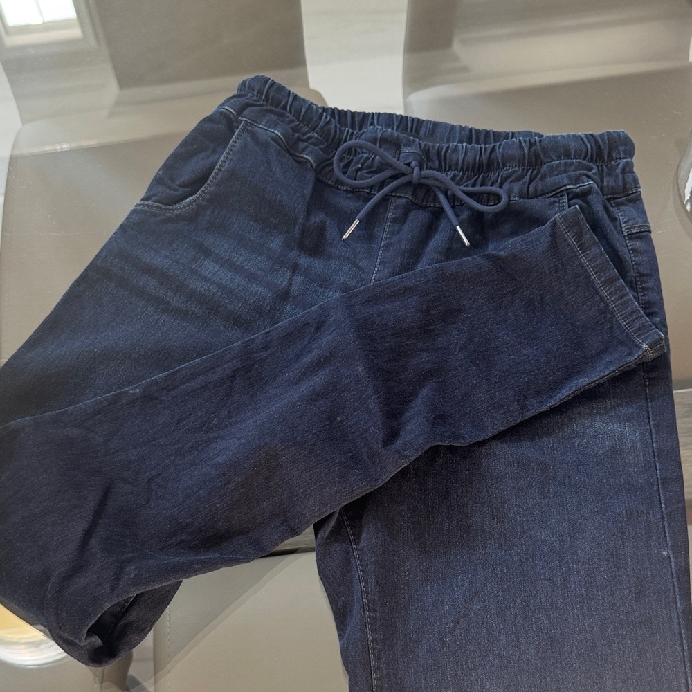 Bevy Flog Woman’s Blue Jeans Size 28